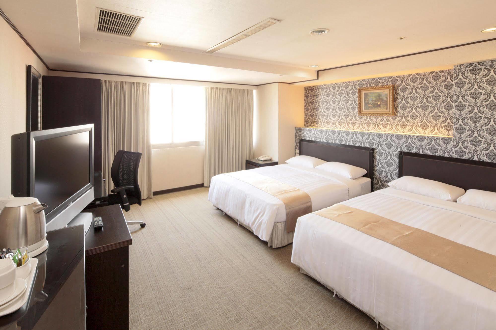 Lincoln Hotel Tainan Zewnętrze zdjęcie
