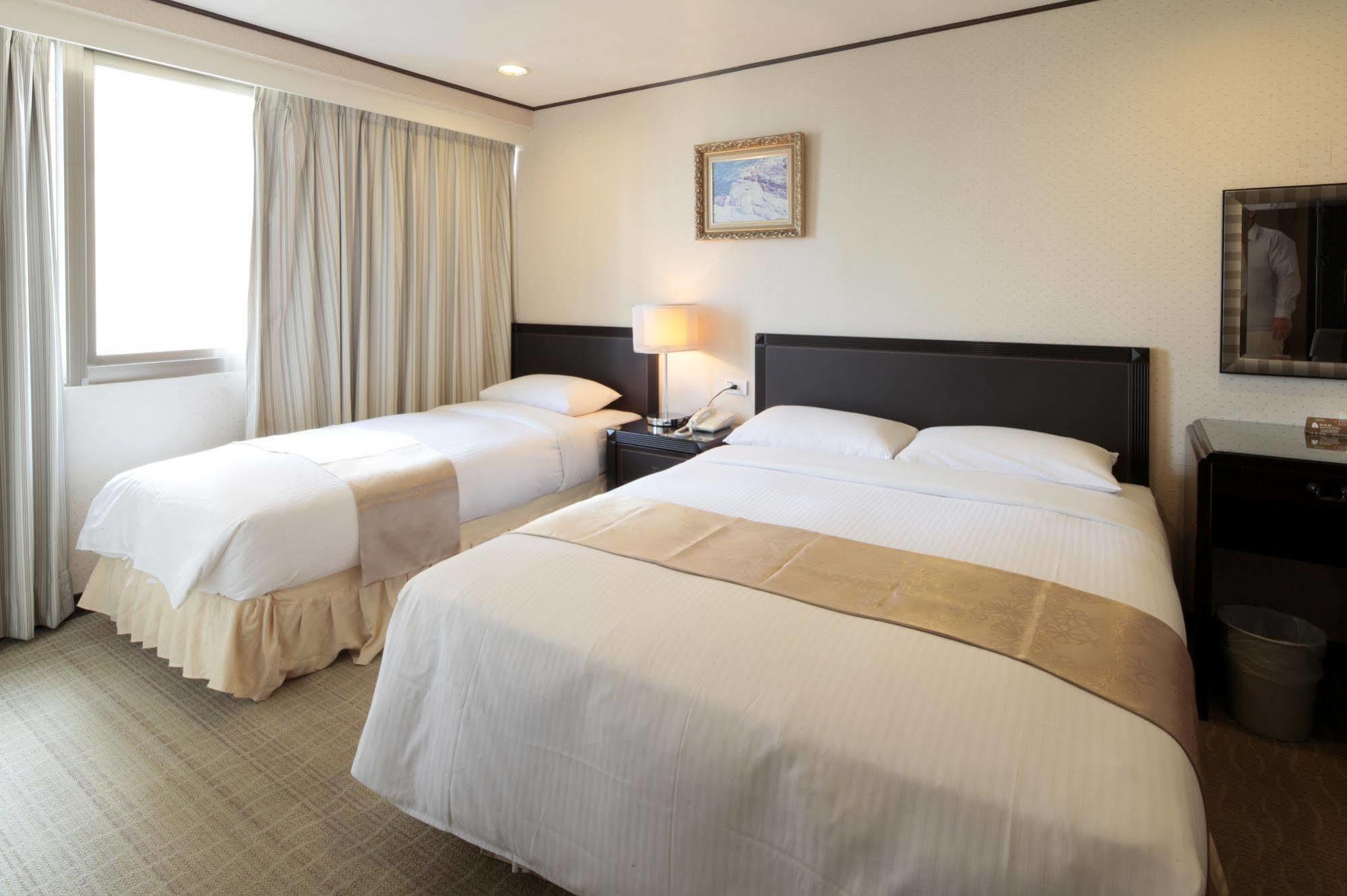 Lincoln Hotel Tainan Zewnętrze zdjęcie